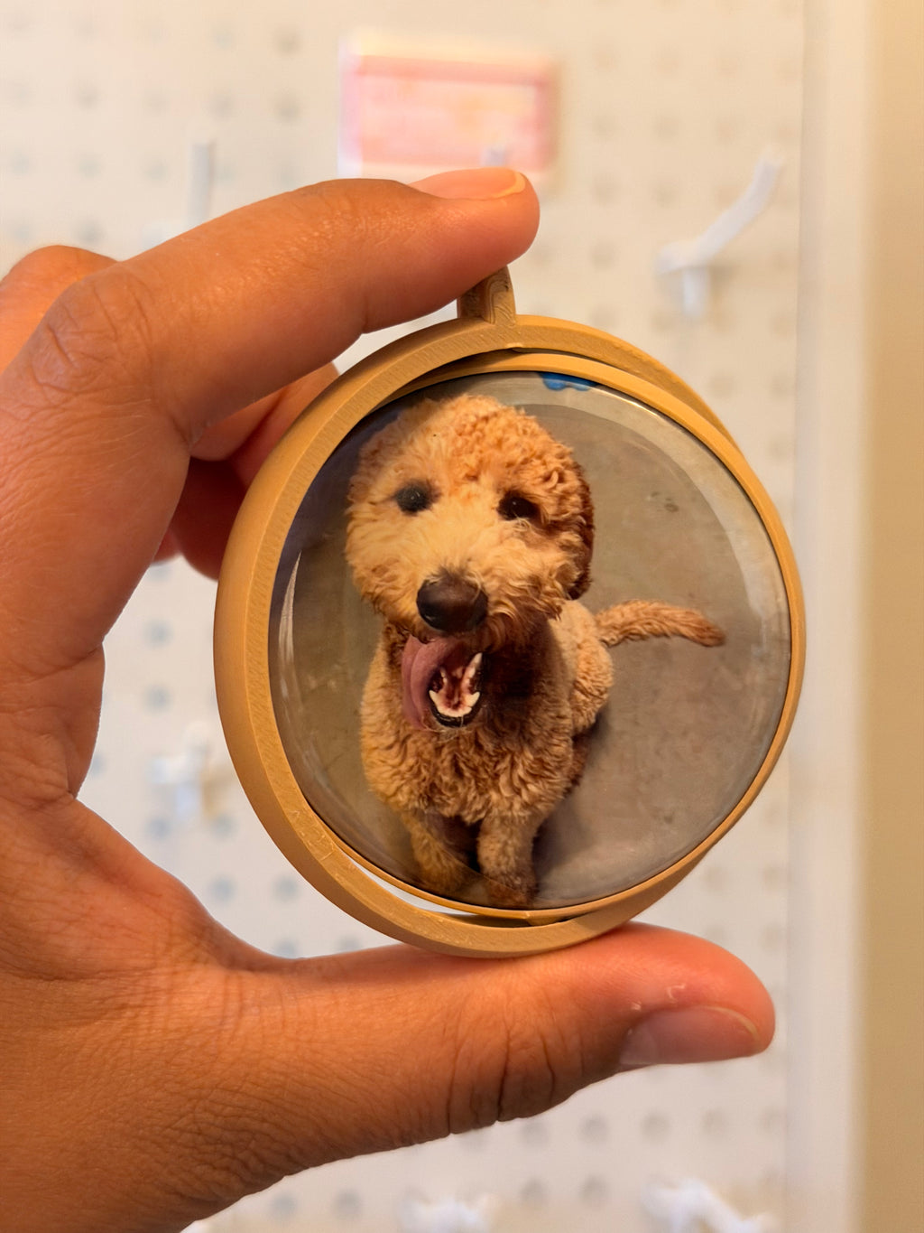 3D-Printed Rotating Round Keychains