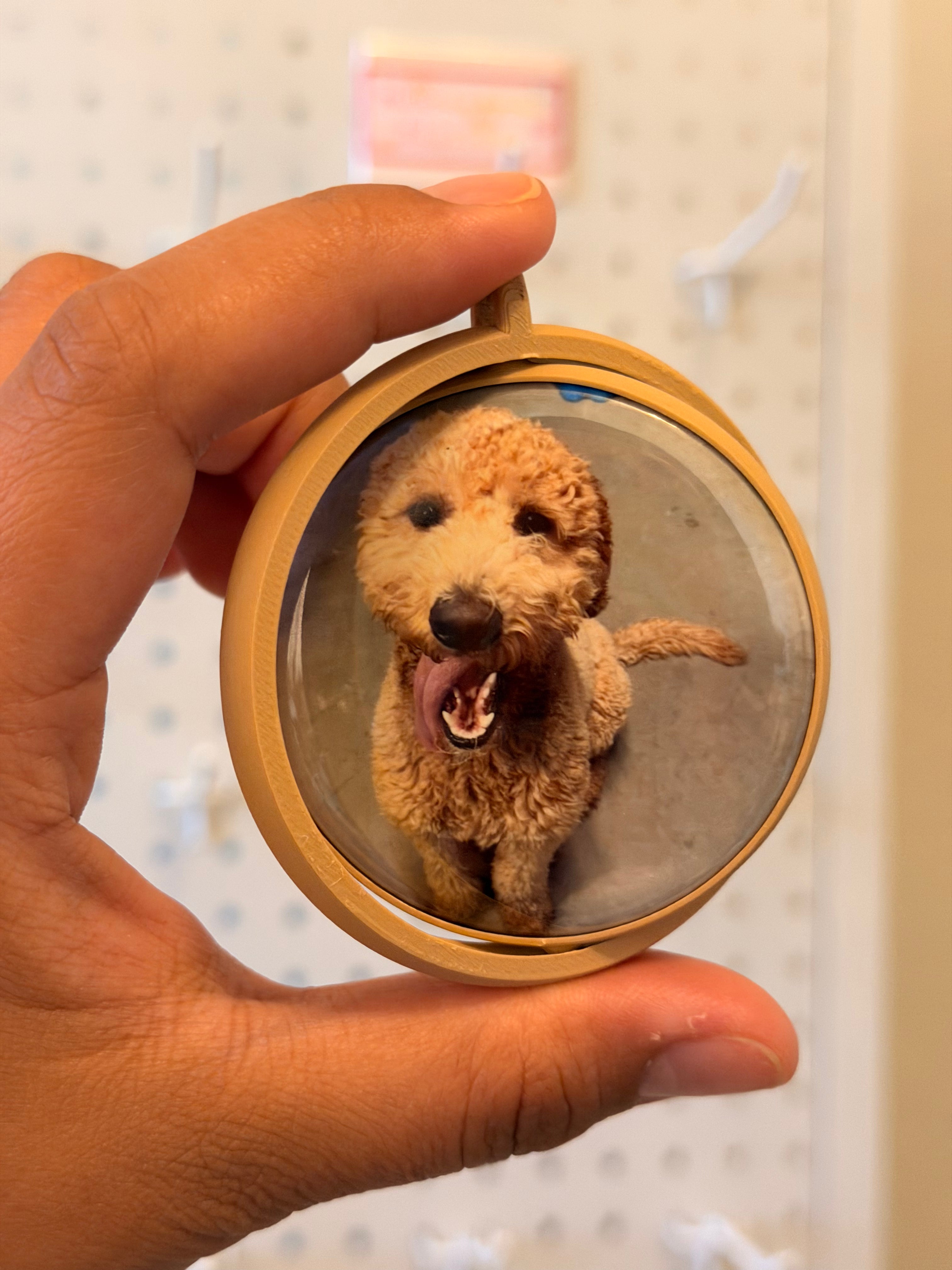 3D-Printed Rotating Round Keychains