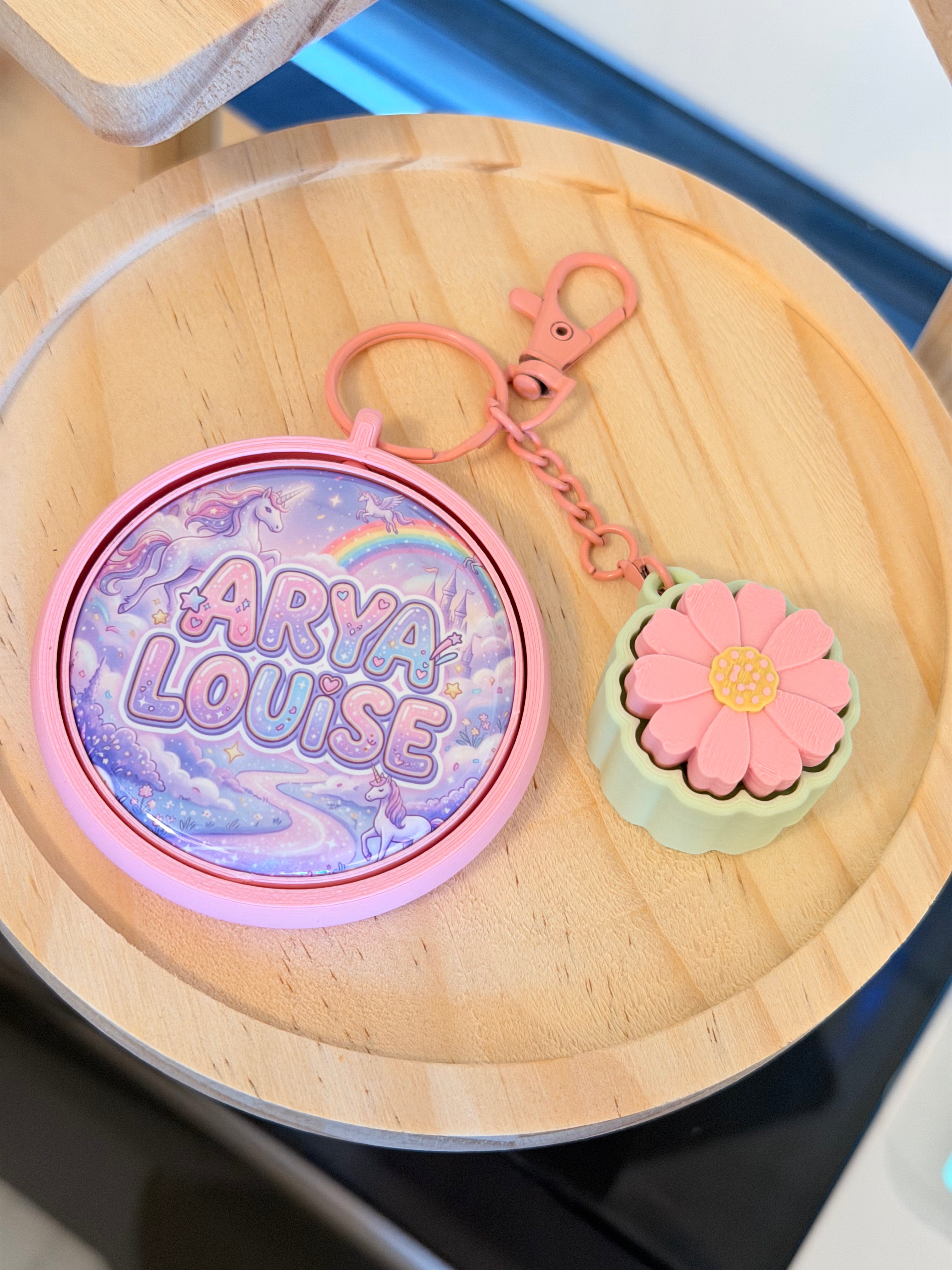 3D-Printed Rotating Round Keychains